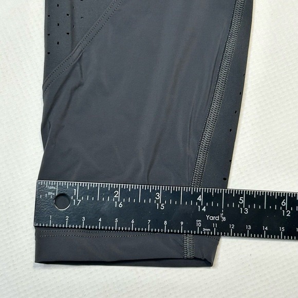 Women's Lululemon Uncovered Strength High-Rise Crop 23" Graphite Grey SZ 6 - Picture 16 of 16